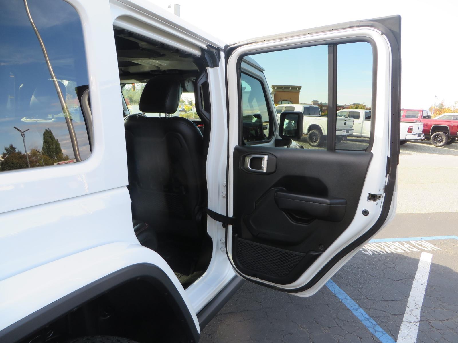 2021 White /BLACK Jeep Wrangler Unlimited Rubicon (1C4HJXFN6MW) with an 2.0L L4 DOHC 16V TURBO engine, automatic transmission, located at 2630 Grass Valley Highway, Auburn, CA, 95603, (530) 508-5100, 38.937893, -121.095482 - Photo #50